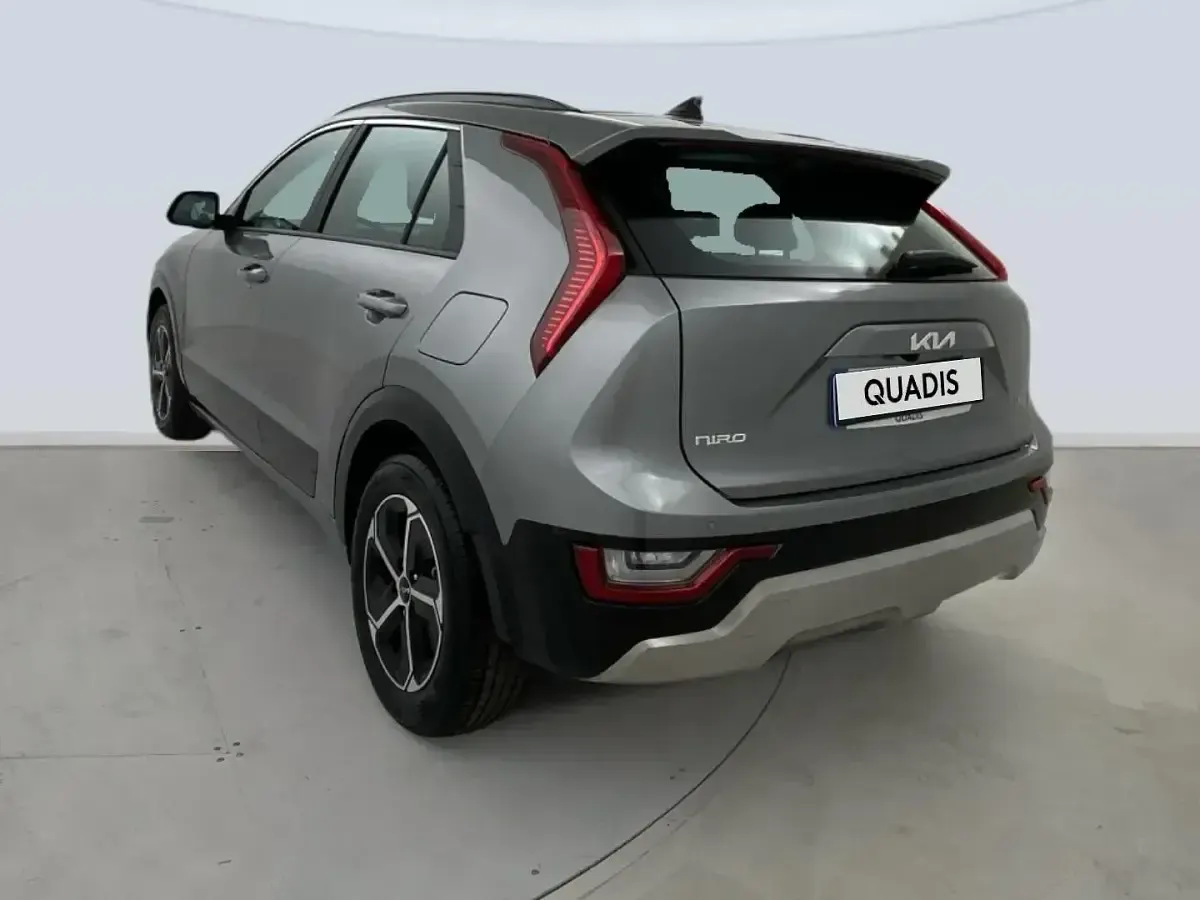 Usado Kia Niro 129 CV (94 kW) 2025 Gris SUV