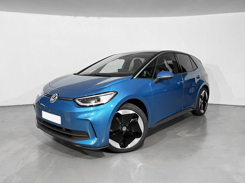 Usado VW ID.3 Pro 150 kW (204 CV) 2023 Azul costa metalizado con techo negro Utilitario