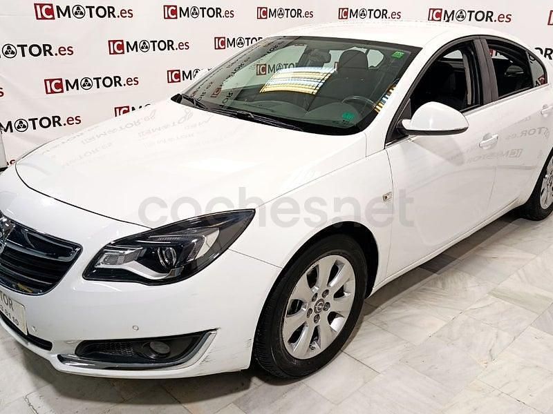 Usado Opel Insignia Excellence 140 HP (102 kW) 2013 Branco Sedan