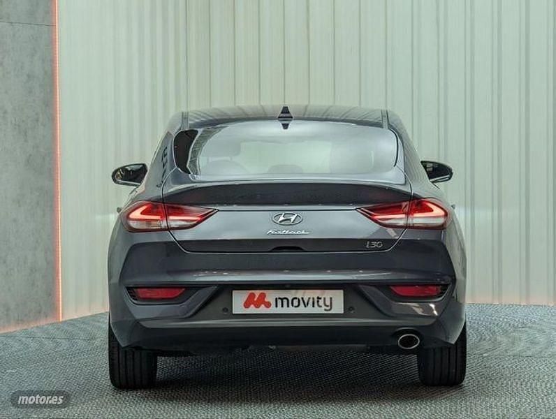 Usado Hyundai i30 Style 136 CV (100 kW) 2018 Gris / plata Berlina