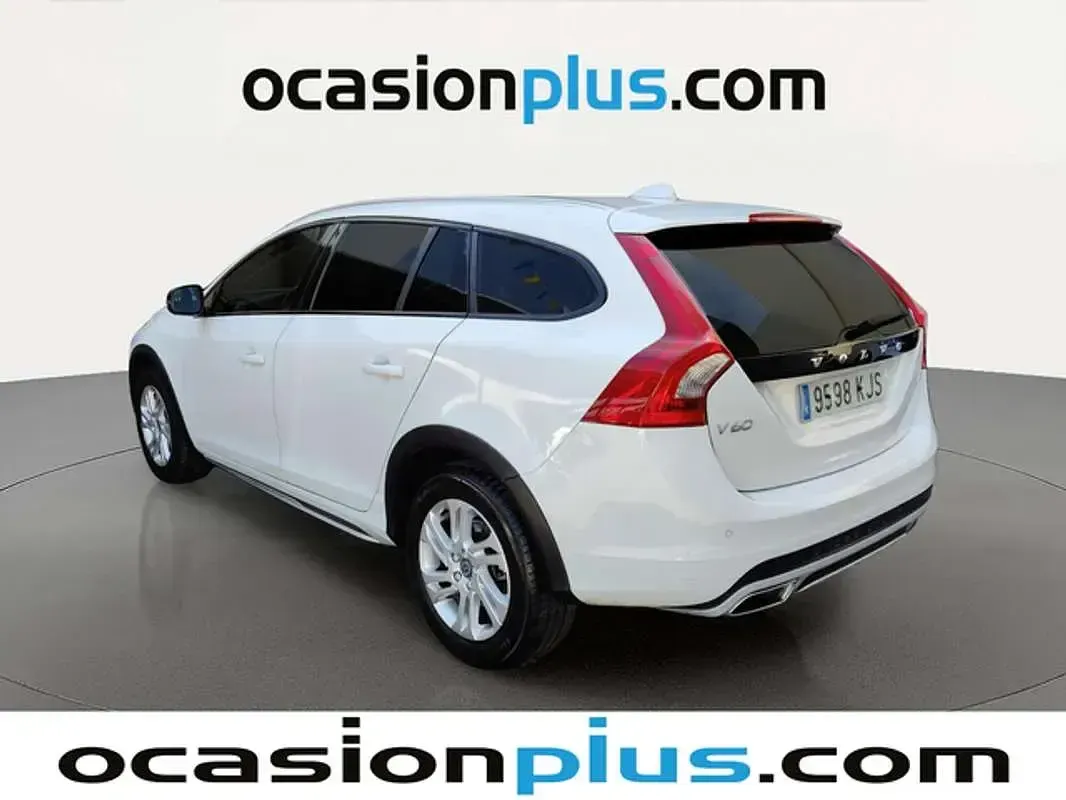 Usado Volvo V60 CC Momentum 150 CV (110 kW) 2018 Blanco Familiar