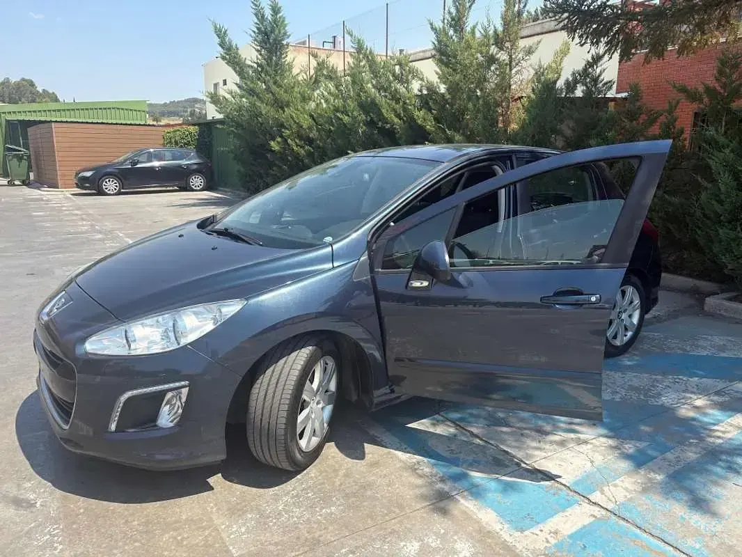 Usado Peugeot 308 SW Family 111 CV (81 kW) 2013 Azul Familiar