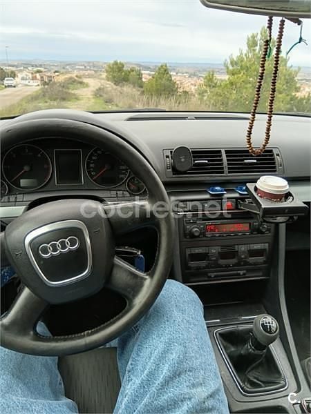 Usado Audi A4 140 CV (102 kW) 2005 Gris / plata Berlina