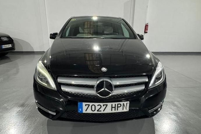 Usado Mercedes B180 109 CV (80 kW) 2013 Negro Monovolumen