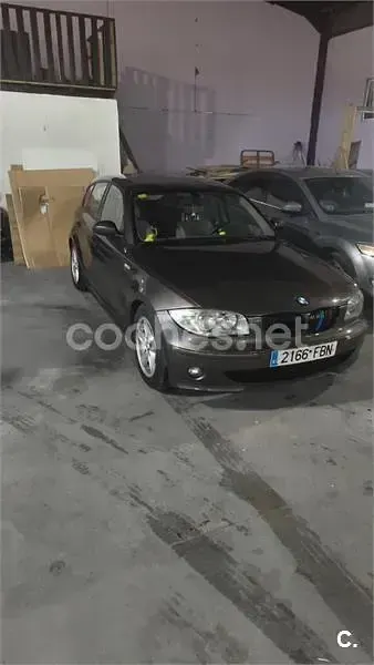 Usado BMW 118 122 CV (89 kW) 2006 Gris / plata Utilitario
