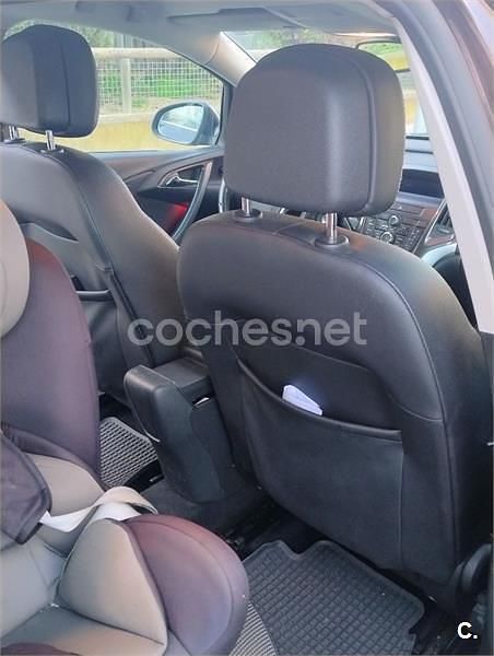 Usado Opel Astra Excellence 130 CV (95 kW) 2013 Marrón Berlina