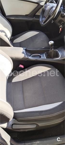 Usado Toyota Avensis Business Edition 143 CV (105 kW) 2017 Verde Familiar