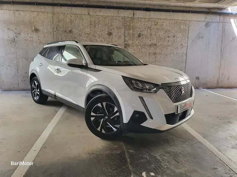 Usado Peugeot 2008 Allure 110 CV (80 kW) 2021 Blanco SUV