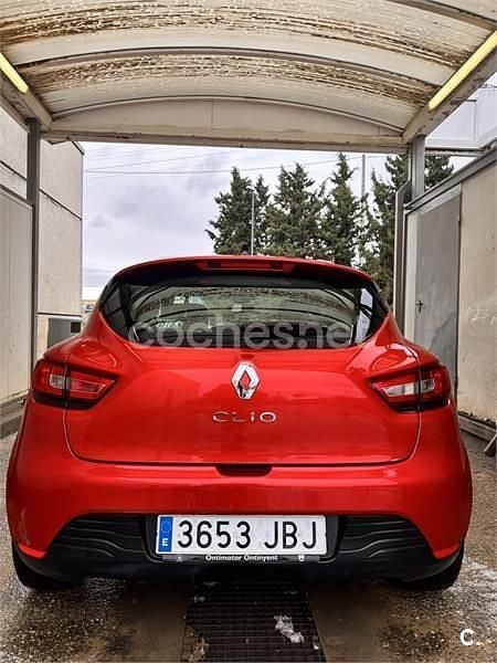 Usado Renault Clio IV Authentique 75 CV (55 kW) 2014 Rojo Berlina