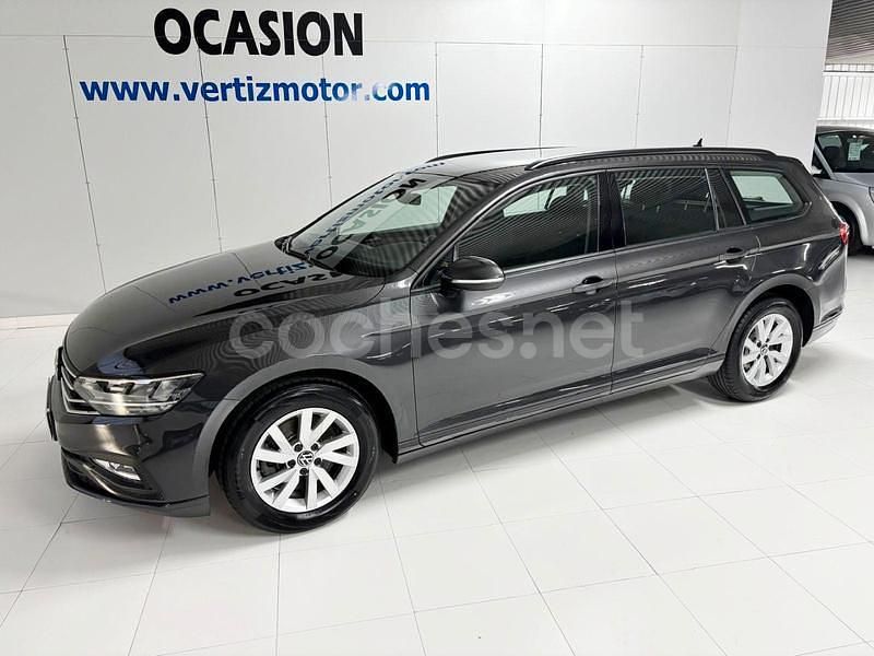 Usado VW Passat 122 CV (89 kW) 2021 Gris / plata Familiar