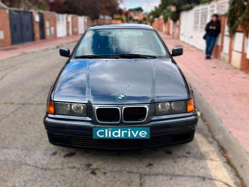 Usado BMW 318 143 CV (105 kW) 2002 Negro Berlina