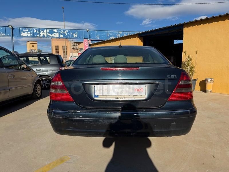 Usado Mercedes E270 Elegance 177 CV (130 kW) 2003 Azul Berlina