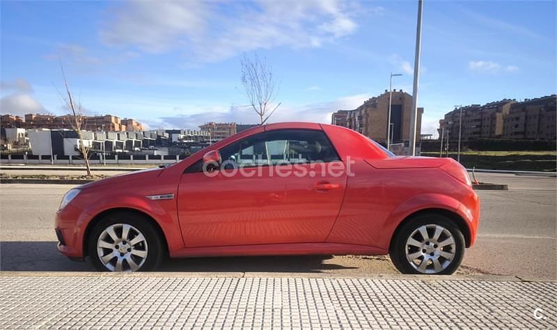Usado Opel Tigra Sport 70 CV (51 kW) 2005 Rojo Descapotable
