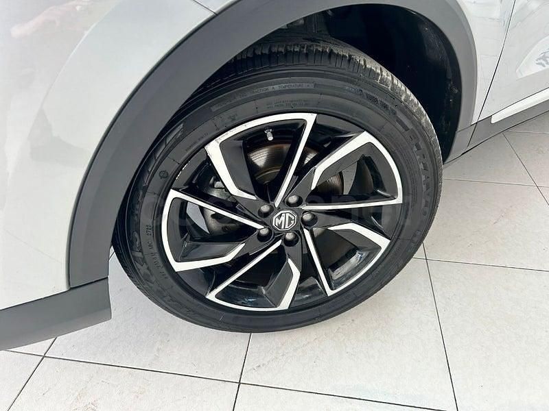 Usado MG ZS Luxury 106 CV (77 kW) 2023 Gris / plata SUV
