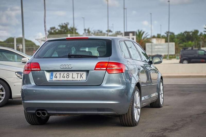 Usado Audi A3 Sportback Ambition 200 CV (147 kW) 2012 Azul Utilitario