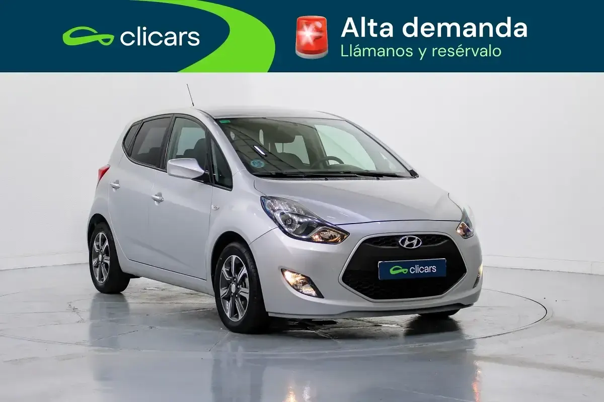 Usado Hyundai ix20 90 CV (66 kW) 2018 Gris Utilitario
