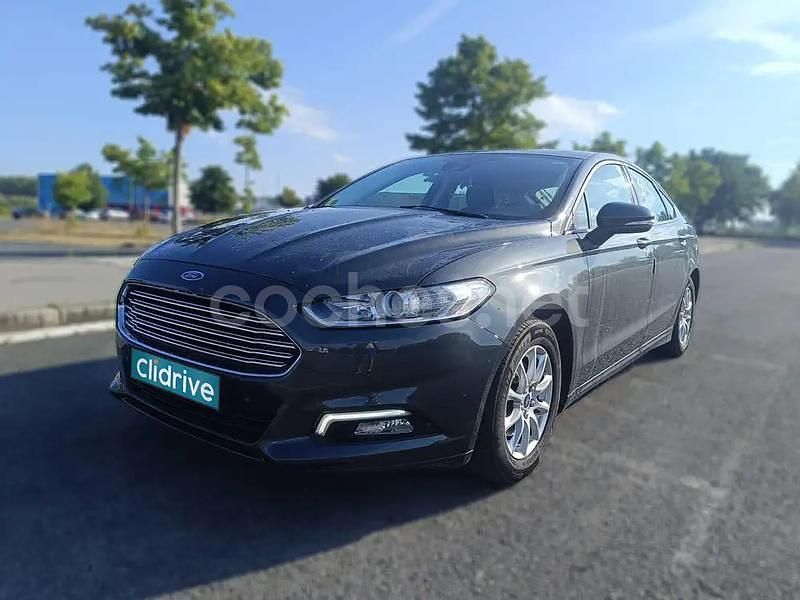 Usado Ford Mondeo Titanium 180 CV (132 kW) 2018 Gris / plata Berlina