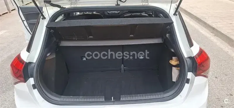 Usado Hyundai i20 84 CV (61 kW) 2018 Blanco Berlina