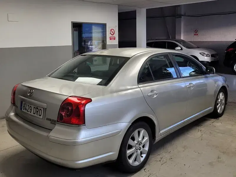 Usado Toyota Avensis Sol 116 CV (85 kW) 2005 Beige Berlina