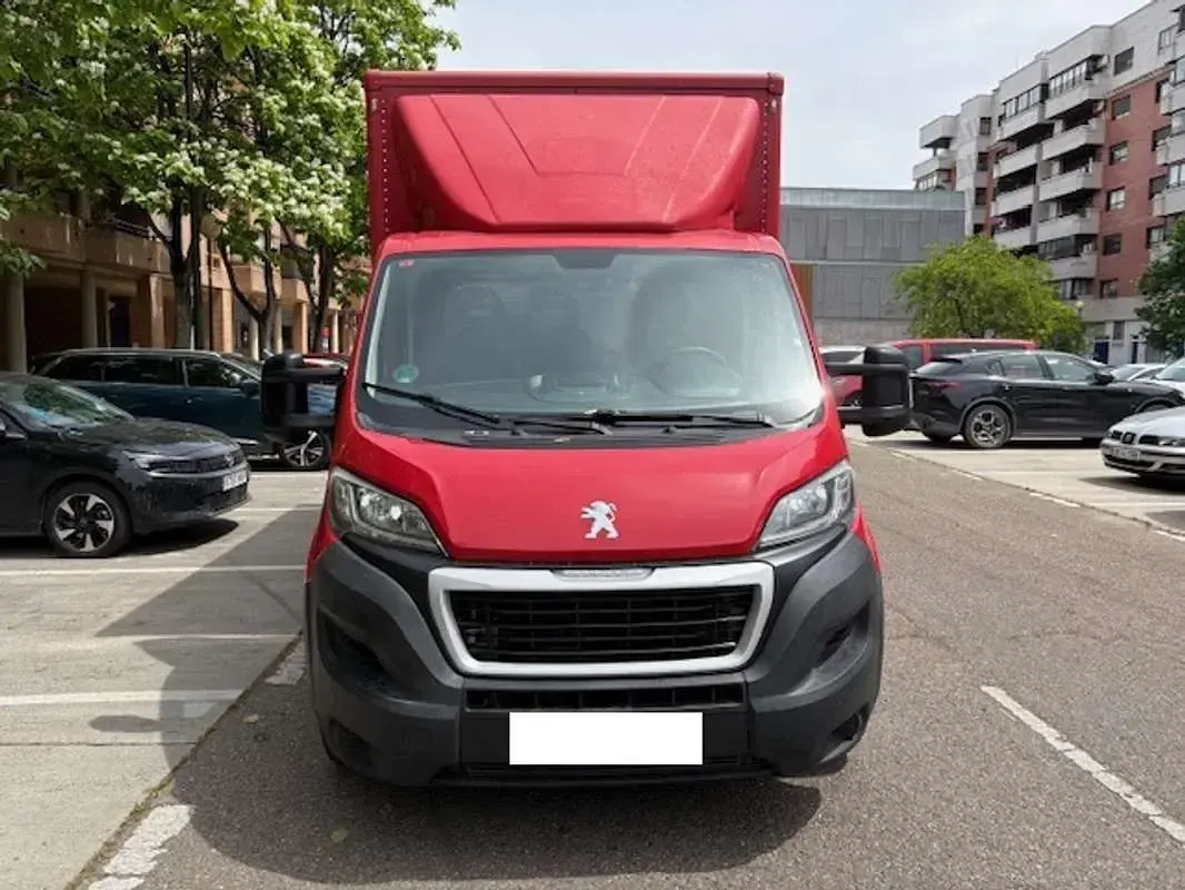 Usado Peugeot Boxer 165 CV (121 kW) 2025 Rojo Van