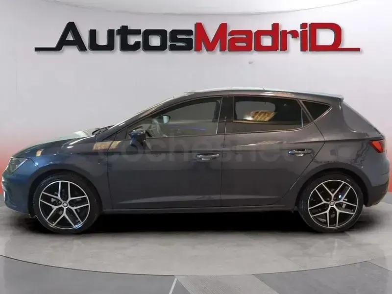 Usado Seat Leon FR 130 CV (95 kW) 2019 Gris / plata Berlina