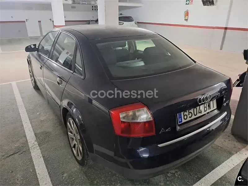 Usado Audi A4 130 CV (95 kW) 2002 Azul Berlina