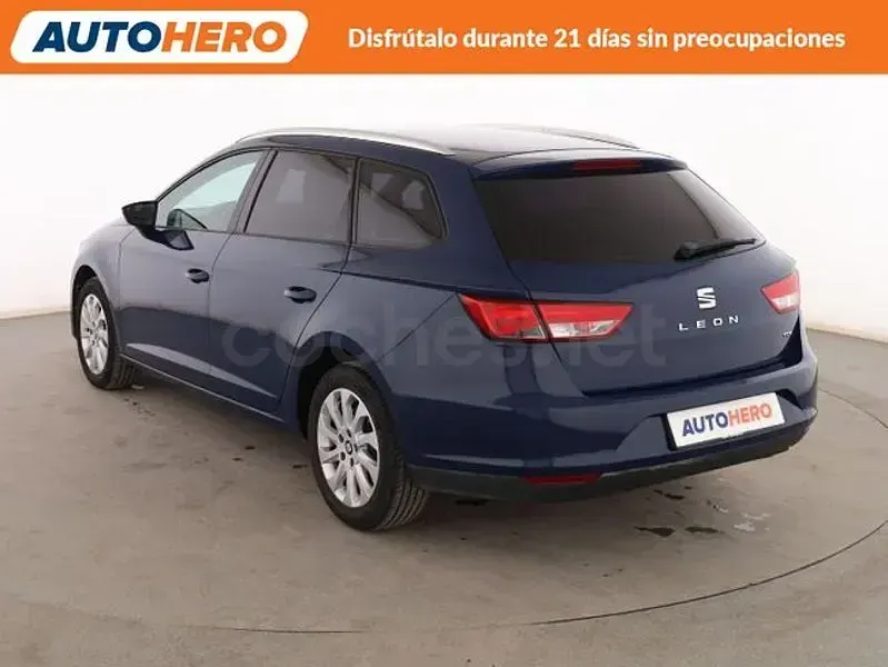 Usado Seat Leon Style 110 CV (80 kW) 2016 Azul Familiar