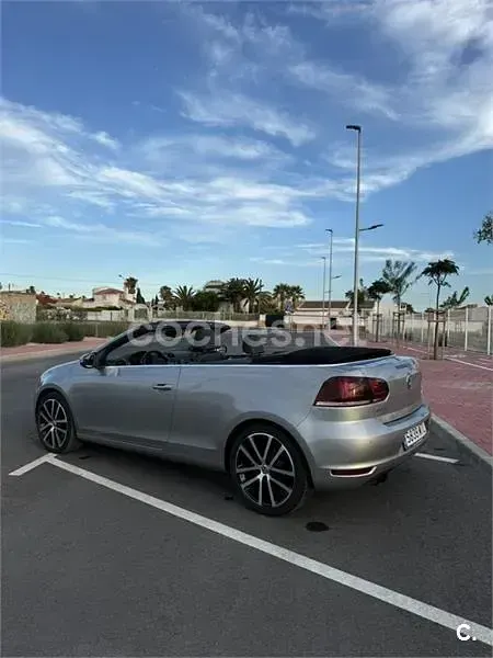 Usado VW Golf 160 CV (117 kW) 2011 Gris / plata Descapotable