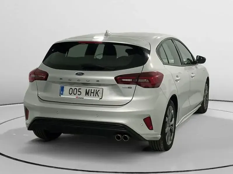 Usado Ford Focus ST-Line 125 CV (91 kW) 2023 Gris / plata Berlina