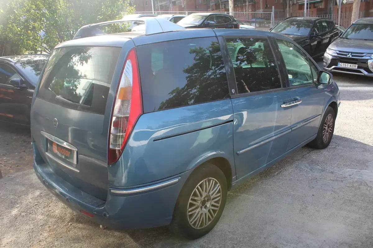 Usado Lancia Phedra 136 CV (100 kW) 2010 Azul Monovolumen