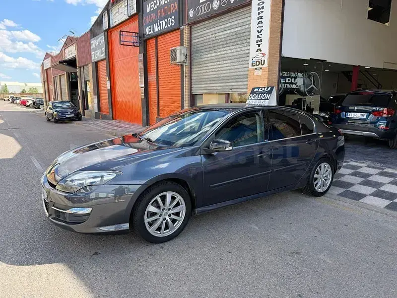 Usado Renault Laguna III GT 150 CV (110 kW) 2012 Gris / plata Berlina