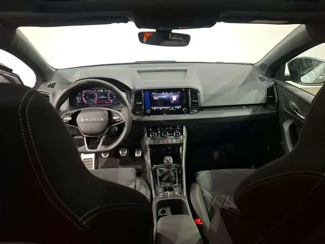 Usado Skoda Karoq SportLine 150 CV (110 kW) 2026 Plateado SUV