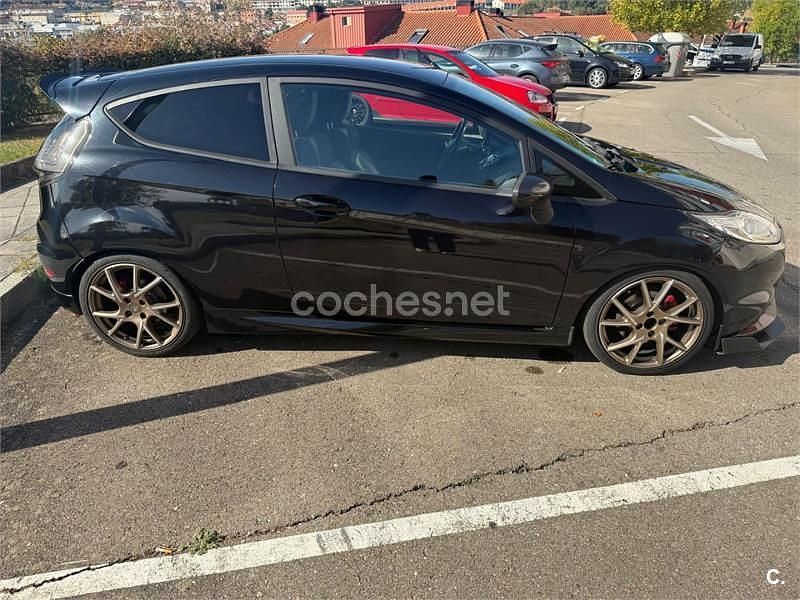 Negro Usado 2014 Ford Fiesta ST Berlina | 9950 € - Imagen 1/4