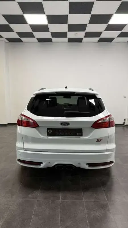 Usado Ford Focus ST 250 CV (183 kW) 2013 Blanco Familiar