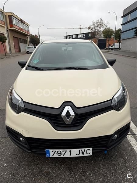 Usado Renault Captur Life 90 CV (66 kW) 2016 Beige SUV