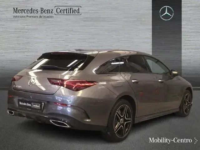 Usado Mercedes CLA250e Shooting Brake 218 CV (160 kW) 2025 Gris montaña Familiar