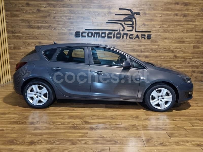 Usado Opel Astra Excellence 110 CV (80 kW) 2014 Gris / plata Berlina