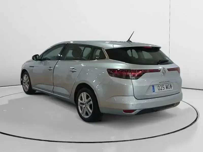 Usado Renault Mégane GrandTour Equilibre 115 CV (84 kW) 2023 Gris / plata Familiar