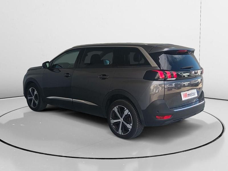 Usado Peugeot 5008 Allure 131 CV (96 kW) 2022 Gris / plata Monovolumen