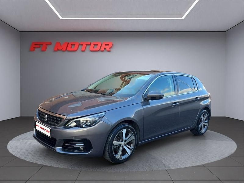 Usado Peugeot 308 Allure 120 CV (88 kW) 2018 Gris / plata Berlina