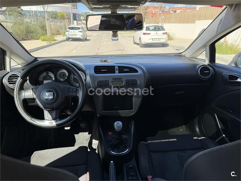 Usado Seat Leon FR 170 CV (125 kW) 2008 Negro Utilitario