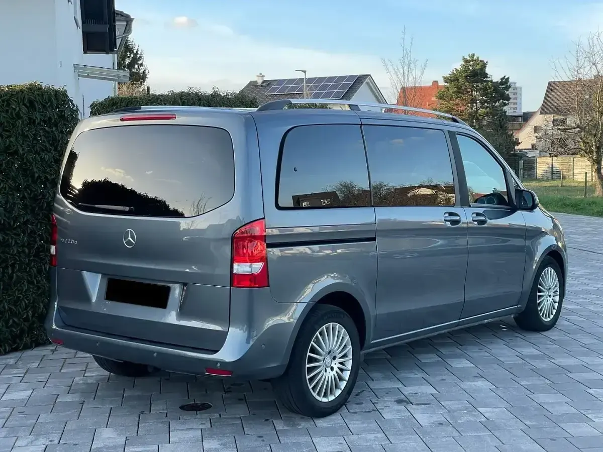 Usado Mercedes V220 Avantgarde 163 CV (119 kW) 2019 Gris Monovolumen
