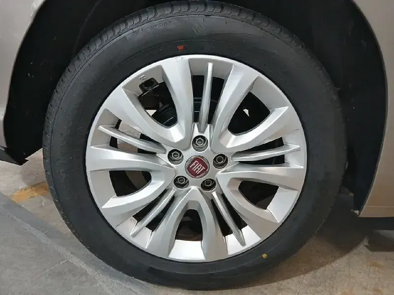 Usado Fiat Tipo Easy 95 CV (69 kW) 2019 Marrón Berlina