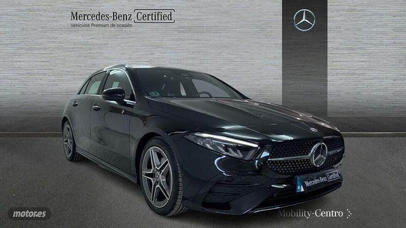 Usado Mercedes A180 AMG line 116 CV (85 kW) 2024 Negro noche Utilitario