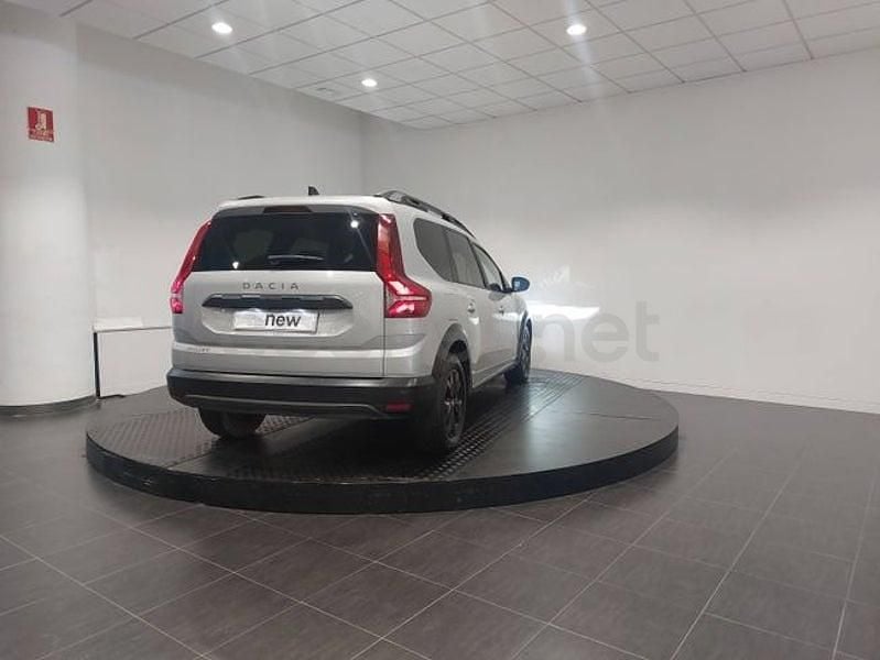 Usado Dacia Jogger Extreme 100 CV (73 kW) 2022 Gris / plata Monovolumen