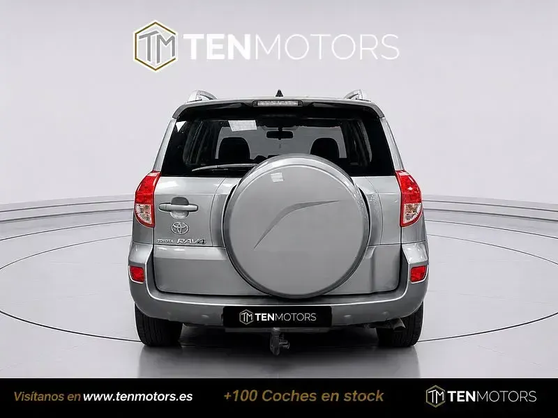 Usado Toyota RAV4 Luna 136 CV (100 kW) 2006 Gris / plata SUV