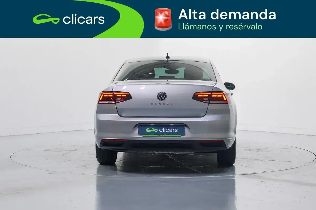 Usado VW Passat Executive 150 CV (110 kW) 2021 Gris / plata Berlina