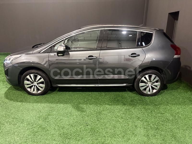 Usado Peugeot 3008 Allure 120 CV (88 kW) 2015 Gris / plata Berlina