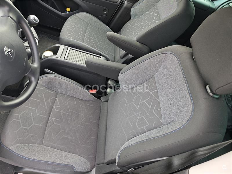 Usado Peugeot TePee Style 120 CV (88 kW) 2016 Gris / plata Monovolumen