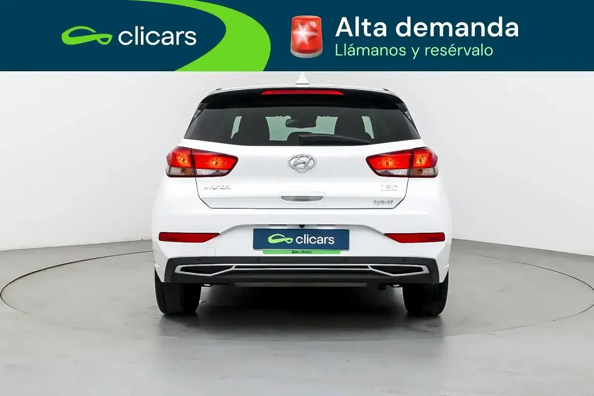 Usado Hyundai i30 120 CV (88 kW) 2024 Blanco Berlina